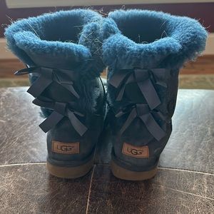 UGGS Bailey Bow women’s size 8